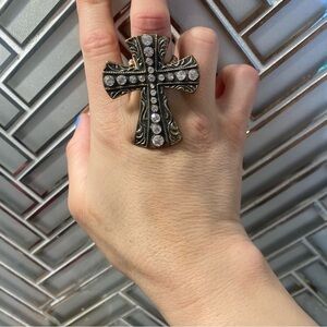 Women’s Large Cross Ring